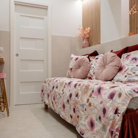 Bed and Breakfast Palazzo Nicolaus Del Lungomare Bari Esterno foto