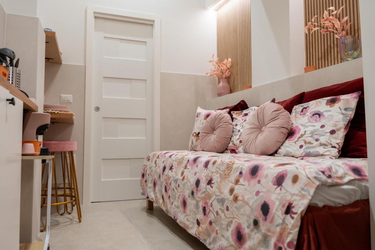 Bed and Breakfast Palazzo Nicolaus Del Lungomare Bari Esterno foto