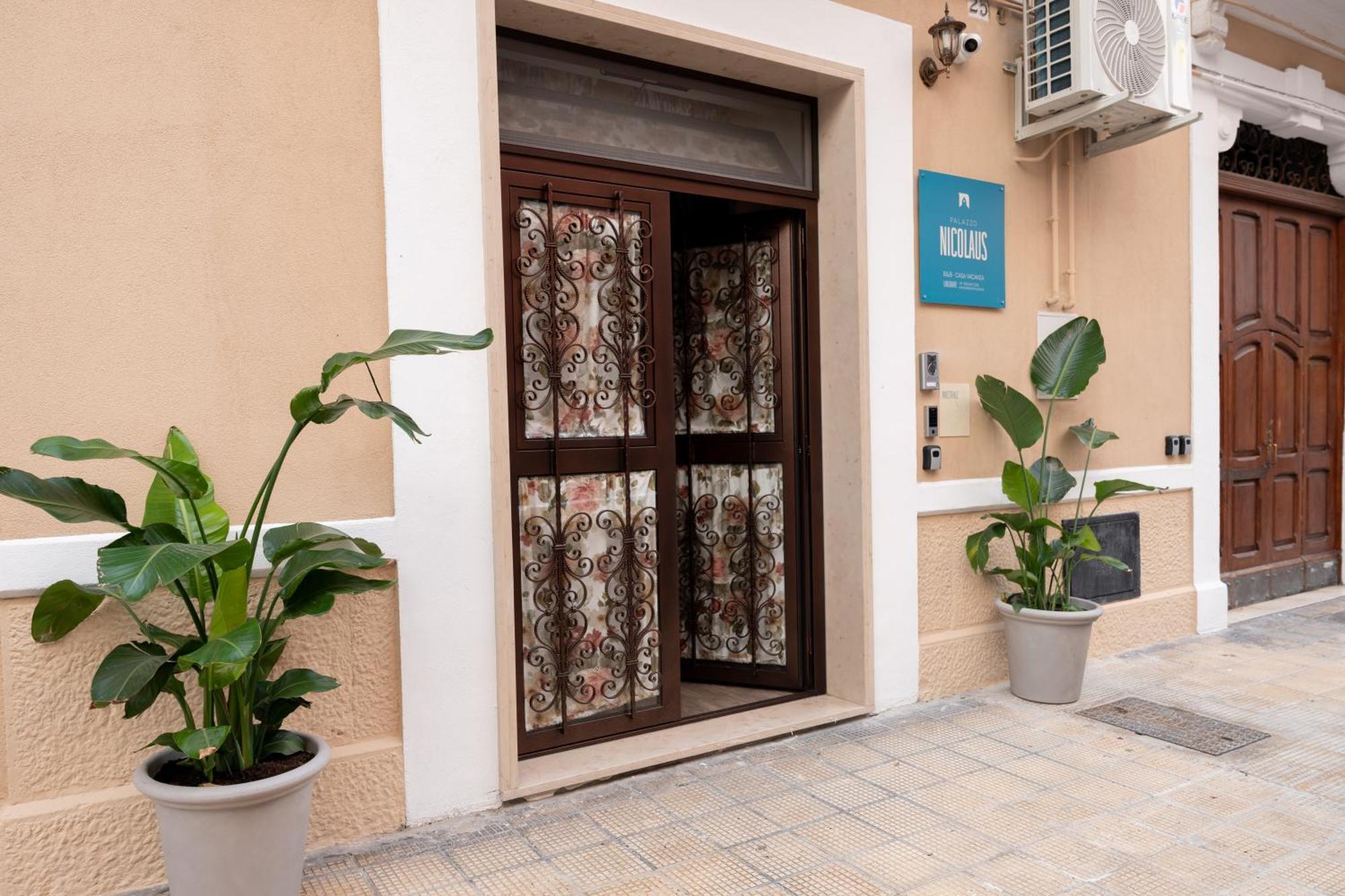 Bed and Breakfast Palazzo Nicolaus Del Lungomare Bari Esterno foto